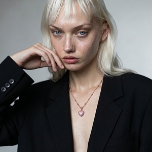 Collier pendentif cœur en argent sterling 925 plaqué or rose 18 carats avec pavé de zirconiums roses et chaîne à perles - Product Image 5