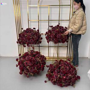 Vente d'usine : Boule de fleurs artificielles rondes en roses rouges faites à la main, centre de table doux pour mariages, fêtes et la Saint-Valentin - Product Image 6