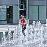 Cuadrado nueva moda colorido música agua baile piso fuente seca para niños jugando