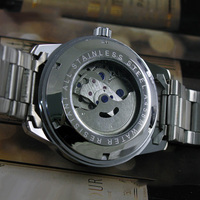 Montre automatique mécanique de luxe tendance avec fond transparent, design minimaliste et cadran blanc argenté