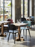 Ensemble chaises et table de salle à manger en bois récupéré de meubles de restaurant de café
