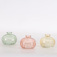 Neue nordische runde kleine Vintage gerippte rosa grau grün bernstein farbene Glas knospen vase für Hochzeits dekoration