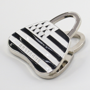 Aimant de réfrigérateur personnalisé Travelpro en alliage de zinc durable avec logo personnalisé, design mignon de guitare, destination touristique - Product Image 6