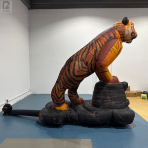 Tigre gonflable LED extérieur <span class=keywords><strong>de</strong></span> 2,4 m sur base rocheuse, en tissu Oxford, avec logo personnalisé, pour <span class=keywords><strong>la</strong></span> promotion des parcs d'attractions/centres commerciaux - Product Image 6