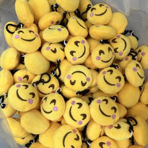 Porte-clés en peluche KUBIXION avec logo personnalisable, émoticône kawaii, super doux en coton PP, taille 6 cm - Product Image 3