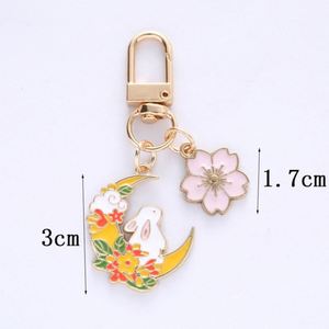 พวงกุญแจลายกระต่ายสีชมพูน่ารัก ดีไซน์ดอกซากุระพระจันทร์ ของขวัญคู่รัก จี้โลหะผสมสังกะสีขนาดเล็กสำหรับตกแต่งกระเป๋า - Product Image 5