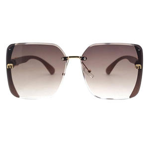 Gafas de Sol Olu Polygon con Lentes Grises, Montura Completa, Elegantes para el Día a Día - Product Image 1