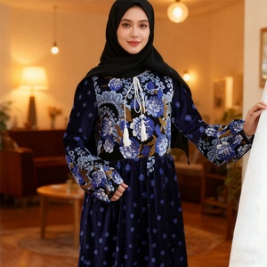En promotion : Robe longue chic en velours à motifs floraux et manches élastiquées pour femmes musulmanes (6245) - Product Image 5