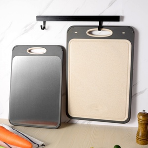 Planche à découper double face en paille de blé et PP avec poignée ergonomique en acier inoxydable - Product Image 6
