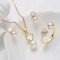 Perles d'eau douce naturelles de style vintage Ensemble de bijoux trois pièces Coquillage Trèfle à quatre feuilles Boucles d'oreilles Anneau Pendentif Collier Vente en gros