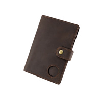 Porte-passeport de voyage vintage en cuir véritable Crazy Horse en peau de vache avec emplacement pour Airtag et fente pour carte SIM