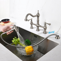 Robinet de cuisine en or brossé de style européen, 4 trous, double poignée, robinet de cuisine à pont en laiton avec pulvérisateur latéral