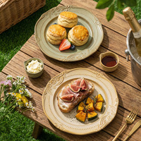 Assiette de dîner en céramique beige gaufrée style rococo français, assiette de présentation vintage en porcelaine avec bordure perlée en dentelle, plat de mariage