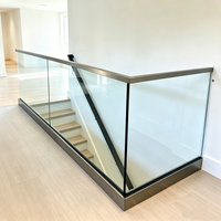 Balustrade en verre avec profilé en U en aluminium moderne et personnalisé pour villa, hôtel, terrasse extérieure, patio, escalier