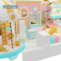 Équipement de jeu intérieur pour enfants, personnalisé sur le thème des bonbons, avec toboggan et piscine à balles, pour une expérience ludique commerciale et divertissante.