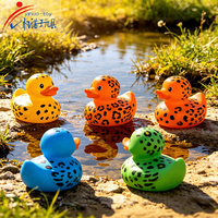 Canards en caoutchouc imprimés léopard en gros, personnalisables avec logo, ensemble de mini-canards en caoutchouc de 2 pouces pour fournitures de fête et prix de carnaval