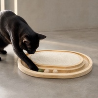 Lit grattoir pour chat en sisal avec piste à balles, lit interactif en bois pour chats d'intérieur, tapis à gratter pour l'exercice physique du chaton