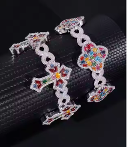 กำไลข้อมือเงินประดับเพชรหลากสีสังเคราะห์สำหรับผู้ชาย ดีไซน์หรูหรา ดูคล้ายเพชร งานอินเดีย ขายส่งและส่งออก - Product Image 1