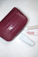 BSCI Maßgefertigte Wasserdichte Goldfolien-Prägung Wasserdichter Stoff Geräumiges Interieur Tragbare Geprägte BURGUNDY Kroko-Effekt Leder-Tasche