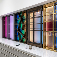 Armoire de cuisine haut de gamme en acier inoxydable et acrylique avec éclairage RGB intégré pour salle à manger moderne et rangement de cuisine