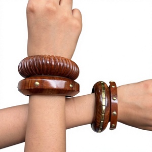 Pulseras de Madera Hechas a Mano, Forma Redonda, Acabado Pulido, Artesanía en Madera Natural y Pulseras de Moda con Detalles en Oro - Product Image 1