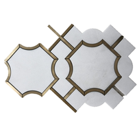 Carrelage de surface mosaïque en marbre blanc, livraison gratuite, jet d'eau, surface avec incrustation en laiton, motif mosaïque