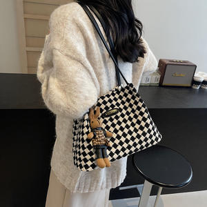 Sac à bandoulière à carreaux noir et blanc, design classique, sac à main à la mode pour femme - Product Image 4