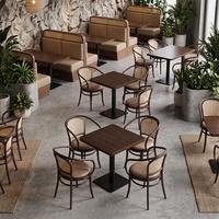 Meubles de salle à manger vintage esthétiques, tables, chaises et banquettes couleur noyer pour restaurants de loisirs