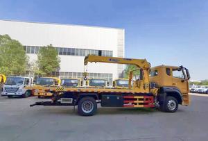 Camion de dépannage à plateau plat Howo 5-6 tonnes avec grue pour le sauvetage d'urgence, camion de dépannage 4x2 avec grue hydraulique, camion de dépannage à plateau plat - Product Image 3