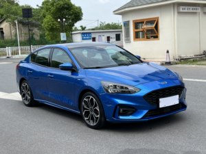 <span class=keywords><strong>Ford</strong></span> <span class=keywords><strong>Focus</strong></span> 2019 Berlina Standard Nazionale <span class=keywords><strong>V</strong></span>, Veicolo Professionale a Benzina con Tetto Panoramico, per Esportazione - Product Image 4