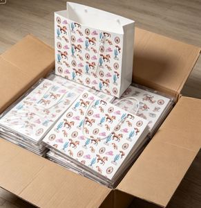 ถุงกระดาษพิมพ์ลายสไตล์คาวบอยตะวันตก สำหรับใส่เสื้อผ้าและเทียน - Product Image 1