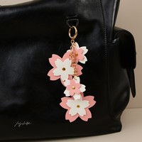 Tas Rumbai Bunga Sakura Dengan Gantungan Kunci Kulit Bunga Sakura untuk Anak Perempuan dan Liontin Bunga Berbeda Warna.