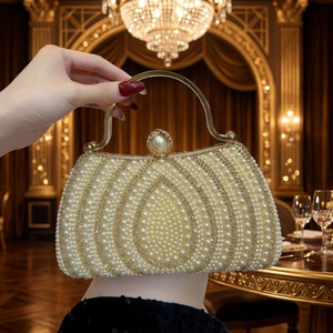 Elegante Pochette con Perle per Donne, Borsa da Sera Bianca per Sposa, Borsa a Tracolla per Feste con Manico Dorato e Perle - Product Image 1