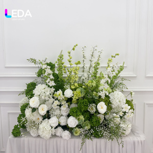 Bouquet de fleurs artificielles en soie bleue fait main LEDA avec toucher naturel pour la décoration de l'allée de mariage - Product Image 3