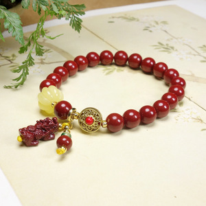 กำไลข้อมือจากแร่ซินนาบาร์ที่มีปริมาณสูง ทรายทองสีม่วง และขี้ผึ้ง พร้อมดีไซน์ปี่เซียะแบบเส้นเดี่ยวหรือหลายเส้น ที่เป็นเครื่องรางเสริมดวง - Product Image 1