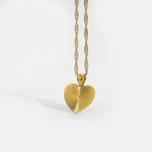 Hot Sale Fashion Non Tarnish 316i Stainless Steel Gold Plated Thin Link Chain Heart Medallion Shining Sun Necklace