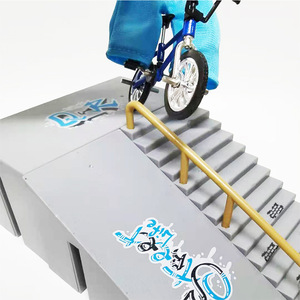 Kit de <span class=keywords><strong>skatepark</strong></span> : Ensemble d'accessoires en alliage pour trottinette à doigts, planche à doigts et vélo de piste - Product Image 4