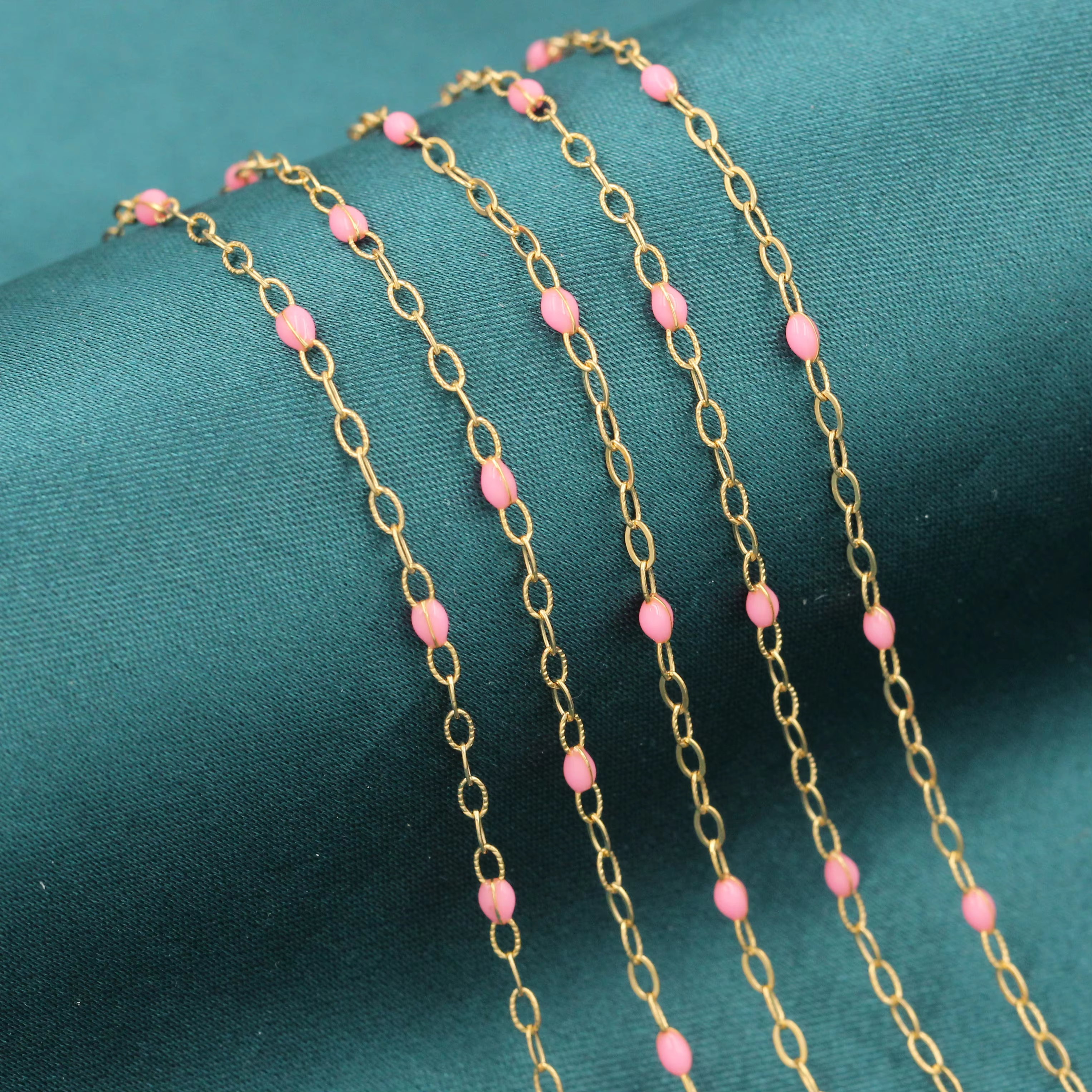 เคลือบสีชมพู