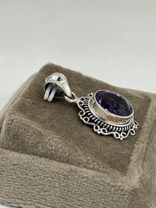 จี้เงินแท้ 925 คุณภาพสูง ประดับพลอยอะมีทิสต์ทรงรี สีม่วงธรรมชาติ เครื่องประดับเงินดีไซน์เนอร์จากจาปุร อินเดีย - Product Image 2