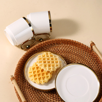 Ensemble de tasses à café en porcelaine élégante européenne, écologiques, avec plateau à thé, bords et poignées dorés, pour les fêtes