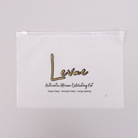 Sacs à fermeture éclair imprimés sur mesure, sacs à vêtements givrés, sacs à fermeture éclair refermables en plastique pour l'emballage de t-shirts, vêtements et accessoires