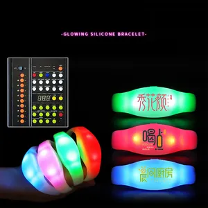 Pulseras LED con control remoto personalizadas con luz intermitente, pulseras LED RGB con control remoto para suministros para fiestas