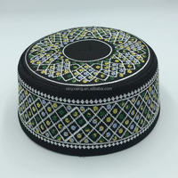 Chapeau Kufi brodé pour hommes en gros d'usine/casquette musulmane avec spirales et conceptions de dôme de mosquée, chapeau Kufi musulman Topi