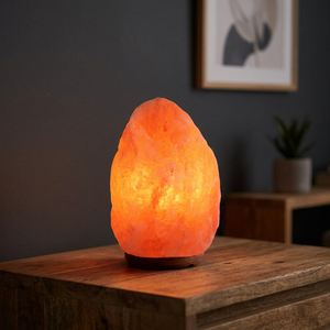 Lámpara de Mesa de Sal Rosa del Himalaya Tallada a Mano, Decoración Moderna, Sostenible e Impermeable de Sal Mineral para Fiestas/Bodas - Product Image 1