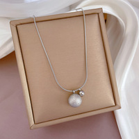 Collier ras du cou minimaliste en acier inoxydable plaqué or 18 carats avec boule bipolaire, style Ins Net Red, pour femme