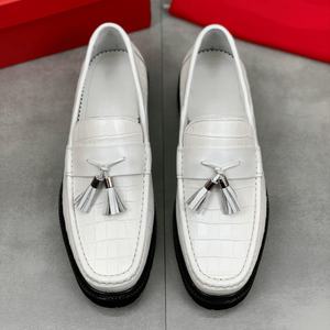 Mocasines de Alta Calidad, Cuero Vacuno Repujado con Patrón de Cocodrilo, Decoración con Borlas, Casuales y Modernos, Transpirables, Ferragamos - Product Image 2