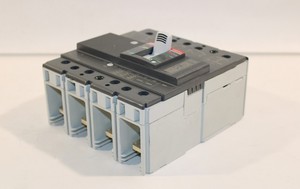 Interruptor de Circuito TMAX XT3 N 250 1SDA068066R1 para PLC - Product Image 4