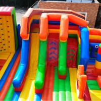 Parc d'attractions gonflable personnalisé grand parcours du combattant Fun City parc d'attractions interactif gonflable géant