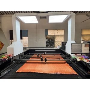 เครื่องตัดเลเซอร์ CO2 แบบสี่หัว 170W พร้อมระบบป้อนผ้าอัตโนมัติ สำหรับงานพิมพ์หรือปักผ้า พร้อมกล้องอุตสาหกรรม Hikvision - Product Image 1