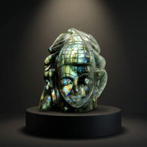 Tête de Bouddha en cristal de labradorite sur feuille - sculpture artisanale du Bouddha serein et méditant - Product Image 5